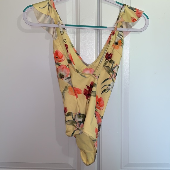 H&M Floral One Piece (8) - Picture 2 of 3